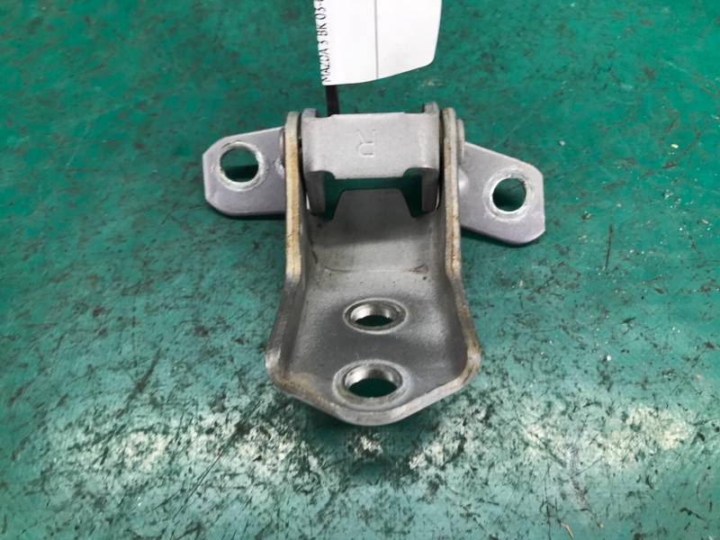 Петля двери нижняя передняя левая 3 BK 03-08 2006 SEDAN 2.3 L3