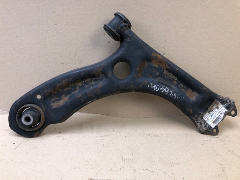 Рычаг передней подвески нижний правый VOLKSWAGEN JETTA USA 10-17 2012 162 2.5 CBUA 5C0 407 152 B Б/У