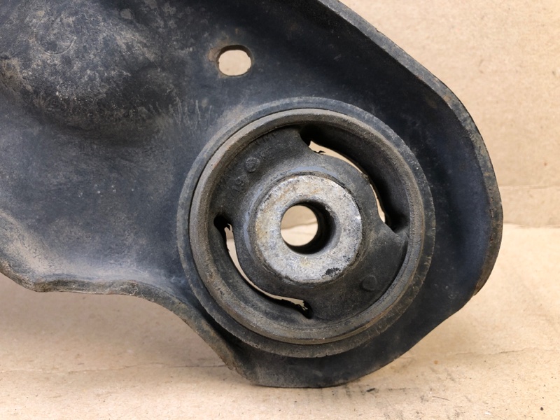 Рычаг передней подвески нижний правый JETTA USA 10-17 2012 162 2.5 CBUA