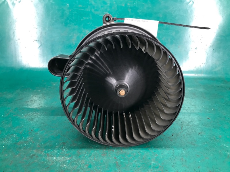 Моторчик печки MAZDA 6 GH 07-12 2009 3.7 CA GS3L-61-B10 Б/У