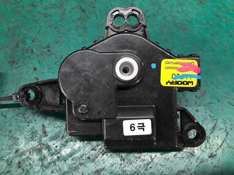 Моторчик заслонки печки KIA SEDONA 14-18 16 YP 3.3 G6DM D267-GGDAA01 Б/У