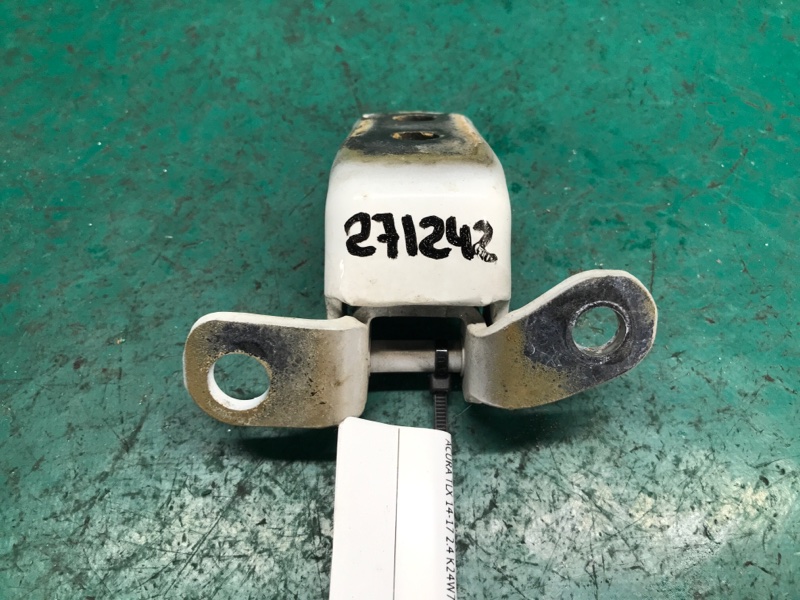 Петля двери верхняя передняя правая TLX 14-17 2016 2.4 K24W7