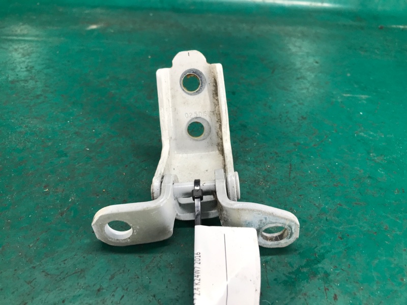 Петля двери нижняя задняя правая TLX 14-17 2016 2.4 K24W7