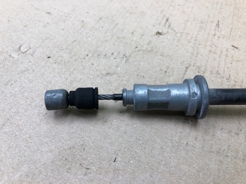 Трос стояночного тормоза SORENTO UM 14- 2015 UM 2.4 G4KJ Трос стояночного тормоза SORENTO UM 14- 2015 UM 2.4 G4KJ