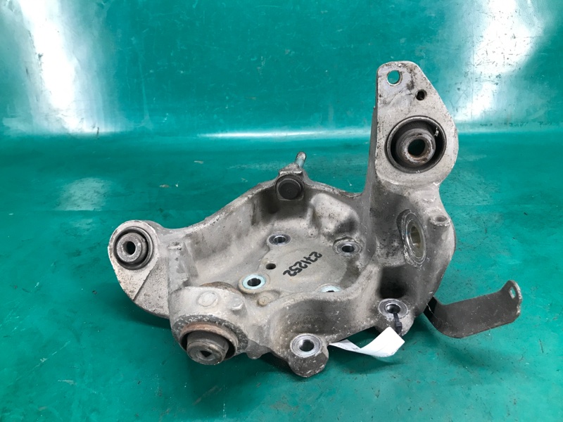 Цапфа задняя правая TLX 14-17 2016 2.4 K24W7