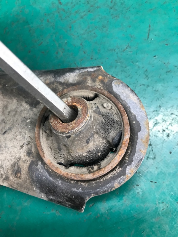 Рычаг передней подвески нижний правый NV200 USA 13- 2.0