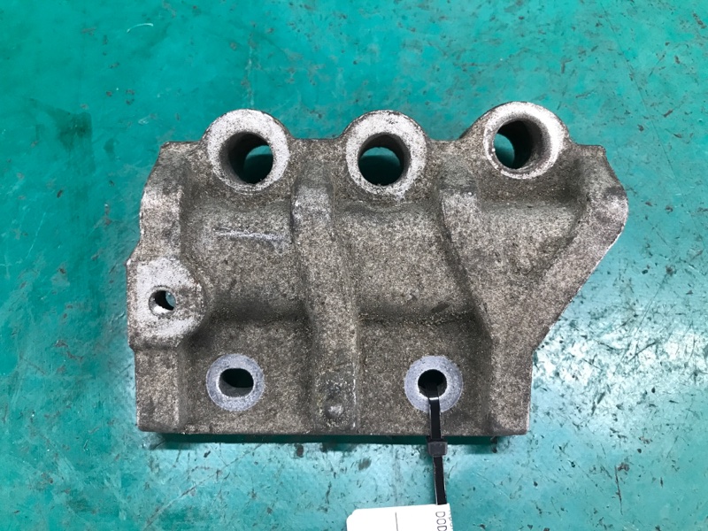 Кронштейн двигателя правый DODGE AVENGER 07-14 JS 2.4 ED3 Кронштейн двигателя правый DODGE AVENGER 07-14 JS 2.4 ED3