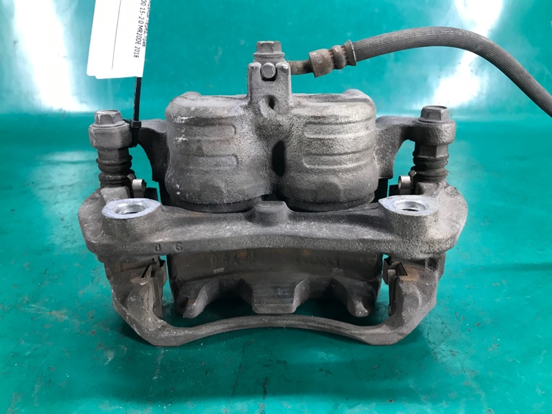 Суппорт тормозной передний правый NISSAN NV200 USA 13- 2.0 MR20DE