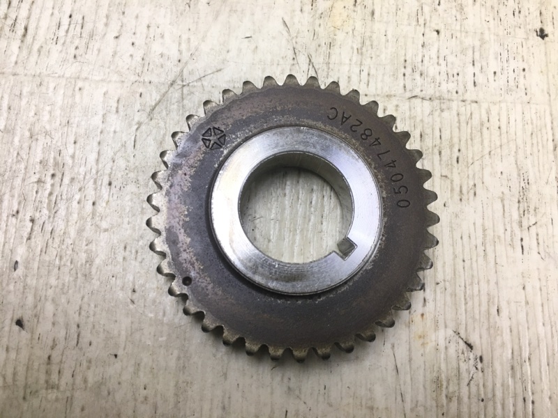 Шестерня коленвала CHRYSLER 200 14-16 2015 UF 2.4 ED6 5047482AC Б/У