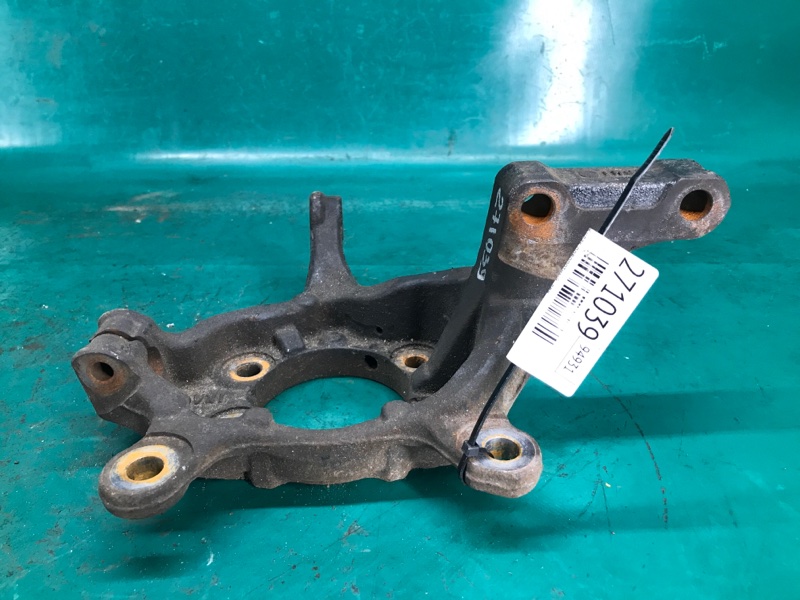 Кулак поворотный левый NV200 USA 13- 2018 2.0 MR20DE