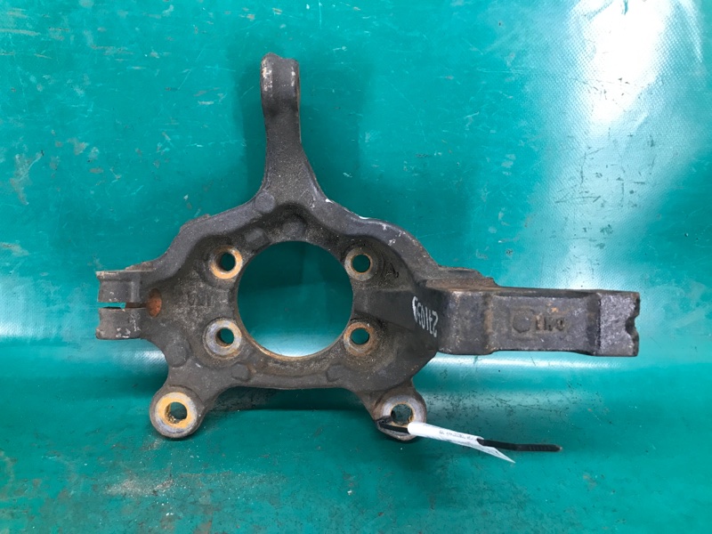 Кулак поворотный левый NV200 USA 13- 2018 2.0 MR20DE