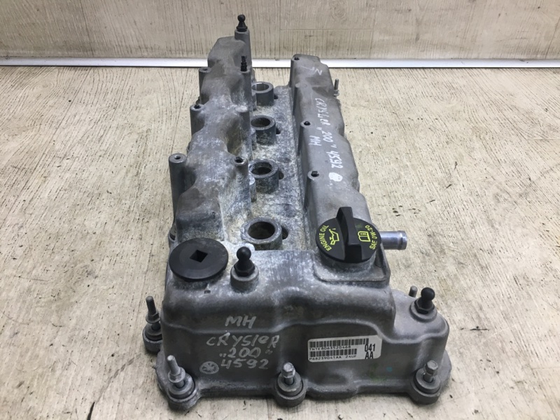 Крышка клапанная CHRYSLER 200 14-16 UF 2.4 ED6