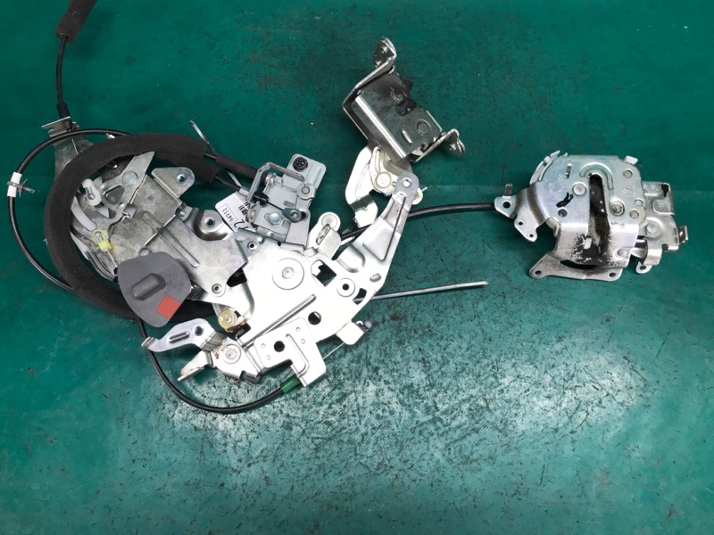 Замок двери боковой правый NV200 USA 13- 2018 2.0 MR20DE