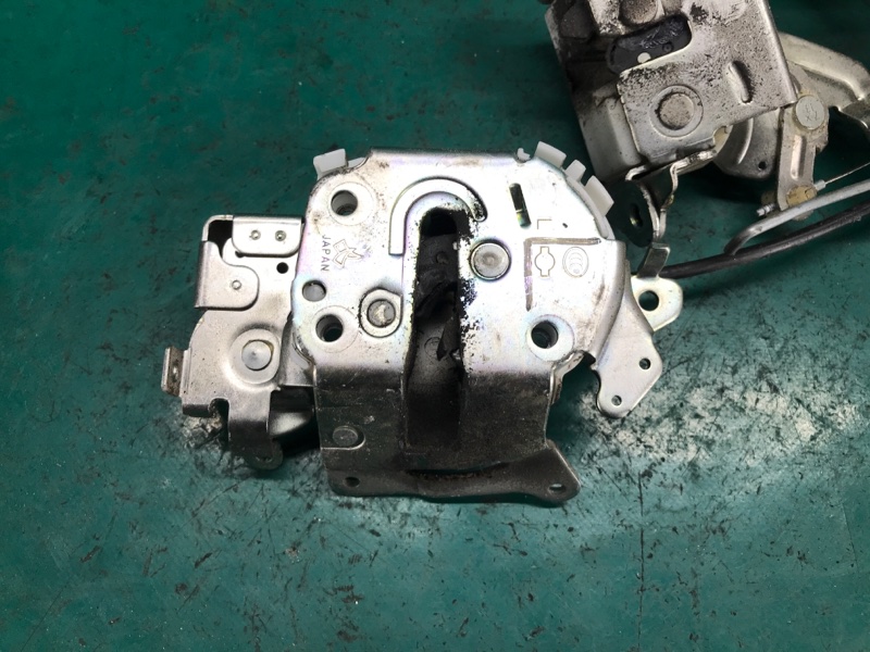 Замок двери боковой левый NV200 USA 13- 2018 2.0 MR20DE