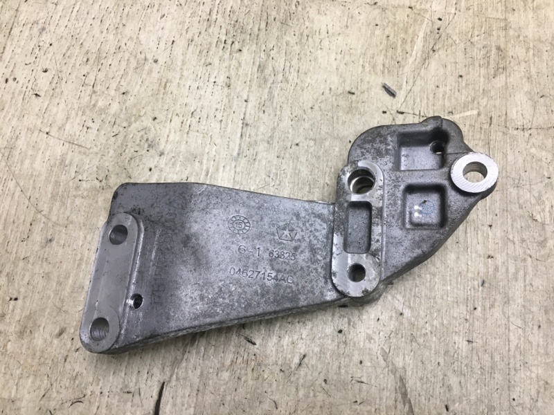 Кронштейн генератора CHRYSLER 200 14-16 2015 UF 2.4 ED6 4627154AC Б/У