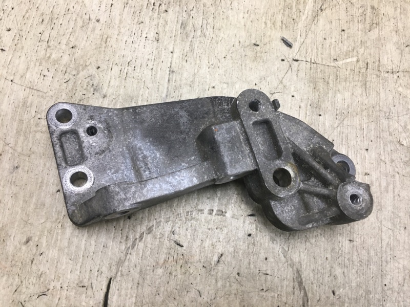 Кронштейн генератора 200 14-16 2015 UF 2.4 ED6