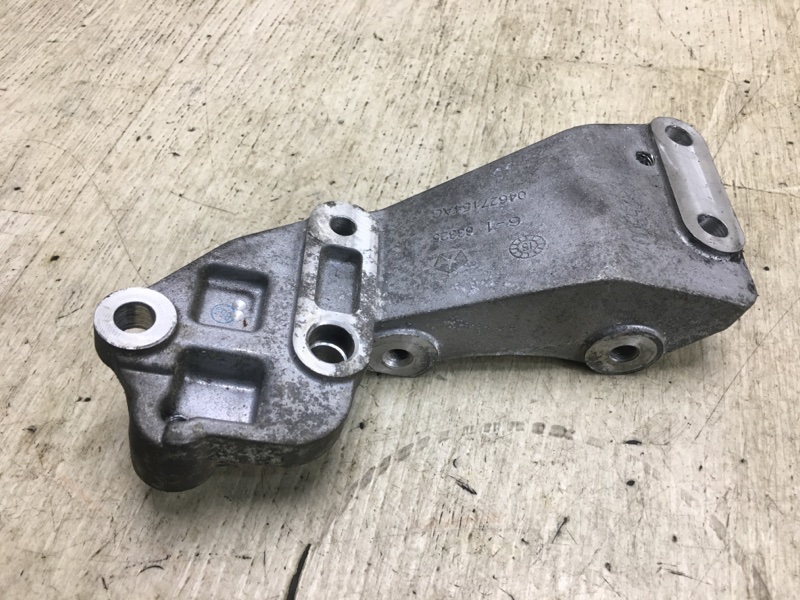 Кронштейн генератора 200 14-16 2015 UF 2.4 ED6