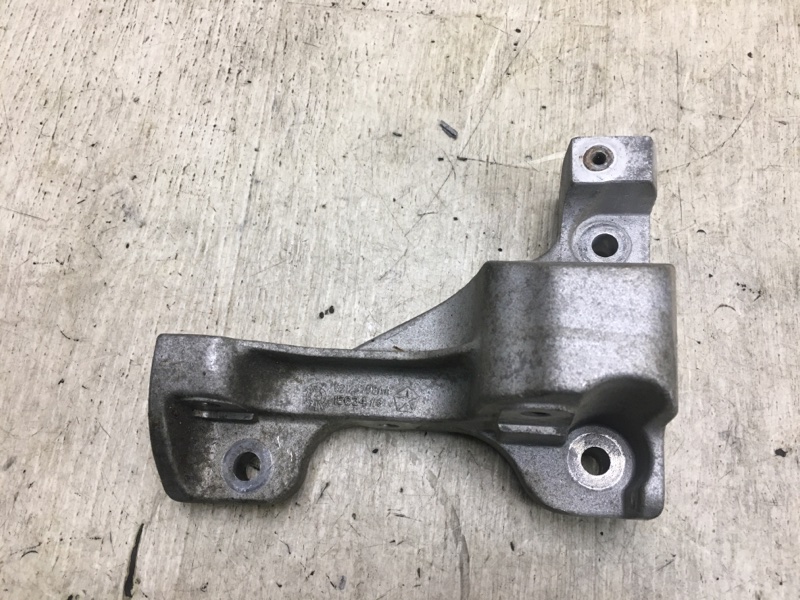 Кронштейн промежуточного вала передний правый CHRYSLER 200 14-16 2015 UF 2.4 ED6 52123798AA Б/У