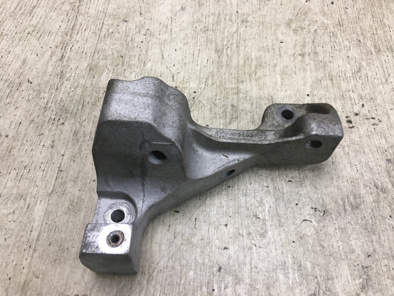 Кронштейн промежуточного вала передний правый 200 14-16 2015 UF 2.4 ED6