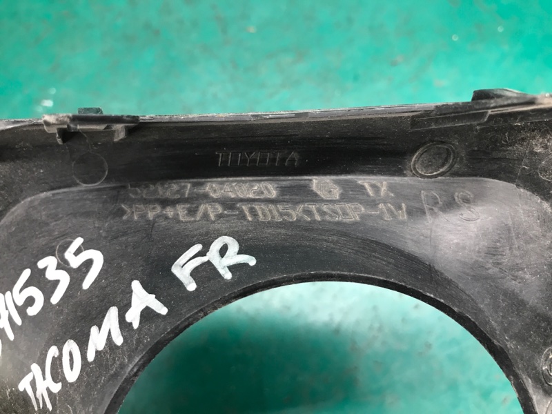 Накладка противотуманной фары передняя правая TACOMA 15- 2016-2020