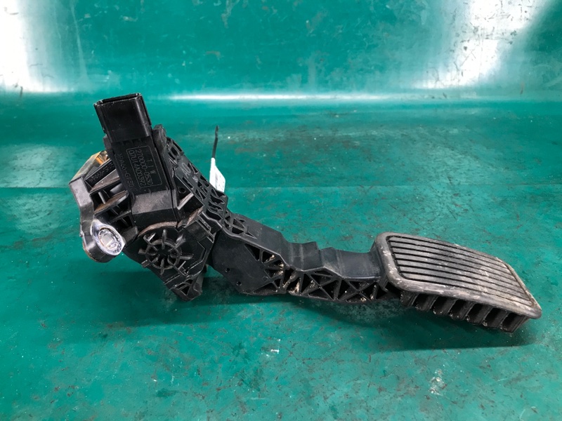 Педаль газа ACURA RDX 12-19 2017 TB4 3.5 J35Z2 17800-T1W-A01 Б/У