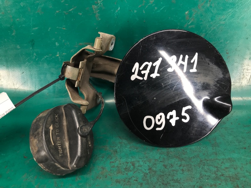 Запчасть лючок топливного бака DODGE AVENGER 07-14 2013 JS 2.4 ED3 5115067AE Б/У Лючок топливного бака DODGE AVENGER 07-14 2013 JS 2.4 ED3 5115067AE Б/У