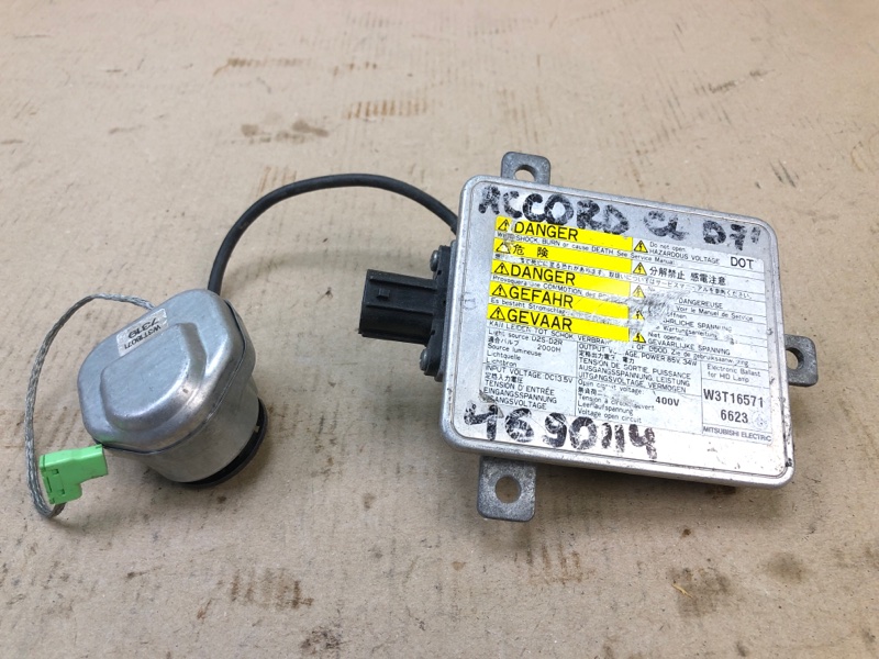 Блок розжига ксенона HONDA ACCORD CL7 / TSX 03-08 W3T16571 Б/У
