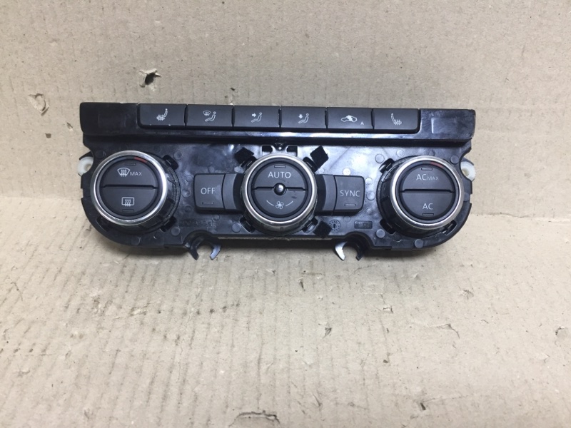 Блок управления печкой VOLKSWAGEN PASSAT B7 11-15 2012 CBTA 2.5L 561 907 044 D Б/У