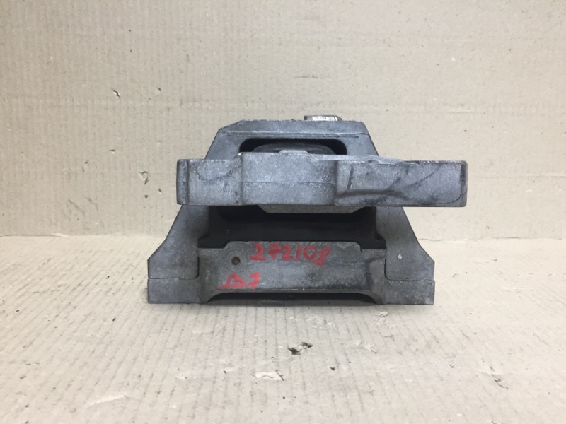 Подушка двигателя правая PASSAT B7 11-15 2012 CBTA 2.5L