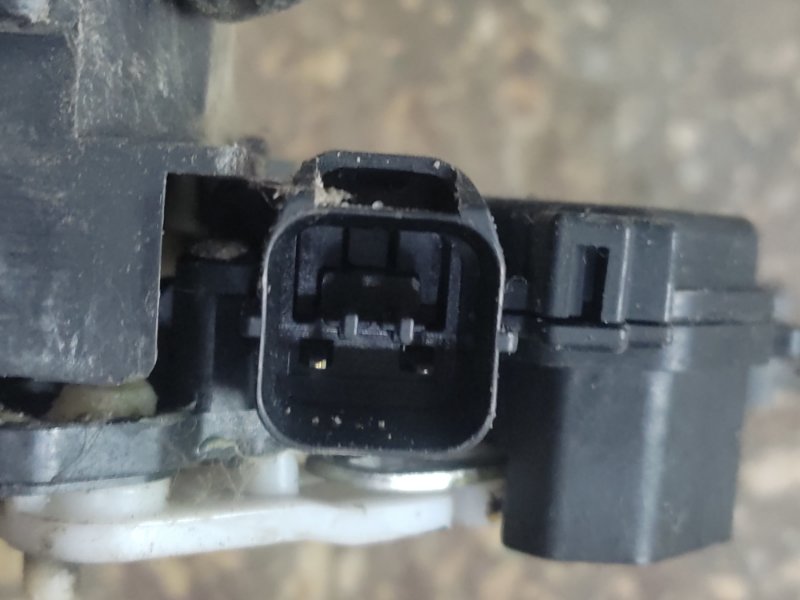 Замок двери задний правый L200 06-14