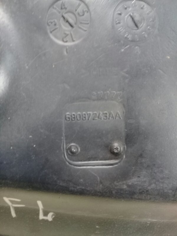 Подкрылок передний левый JOURNEY 08-20