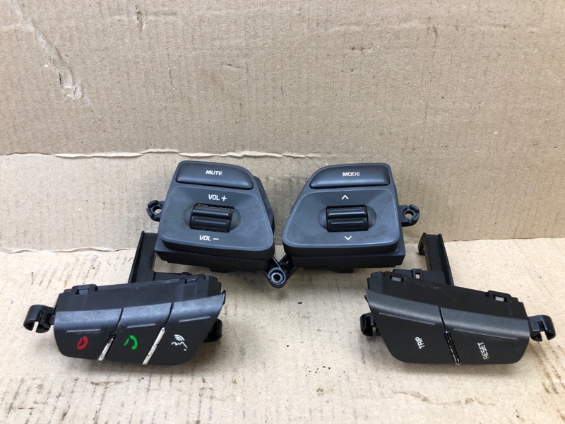 Кнопки на руль KIA FORTE YD 12- 2015 YD 1.8 G4NB 96700-A7000K3S Б/У