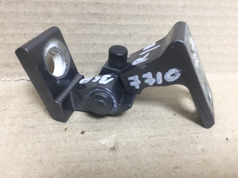 Петля двери верхняя задняя правая PASSAT B7 11-15 2012 CBTA 2.5L