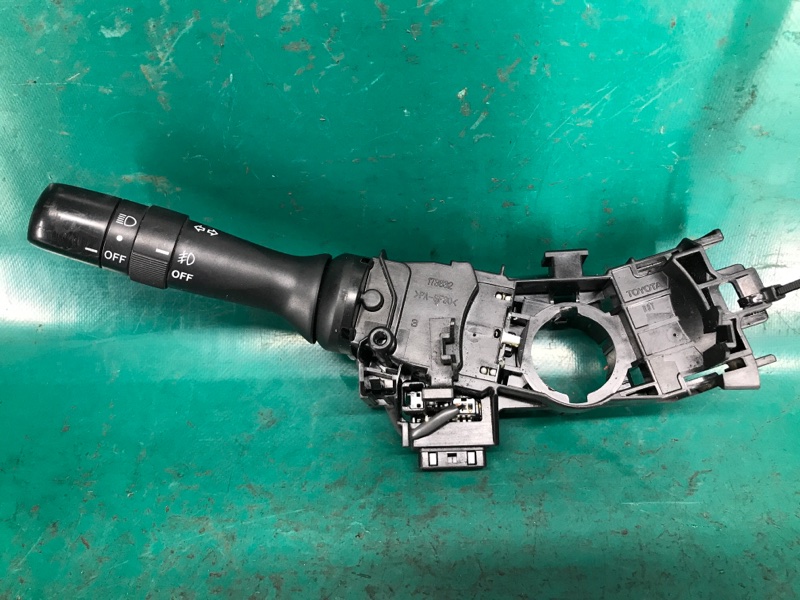 Подрулевой переключатель левый TOYOTA PRIUS - 20 03-11 8414047081 Б/У