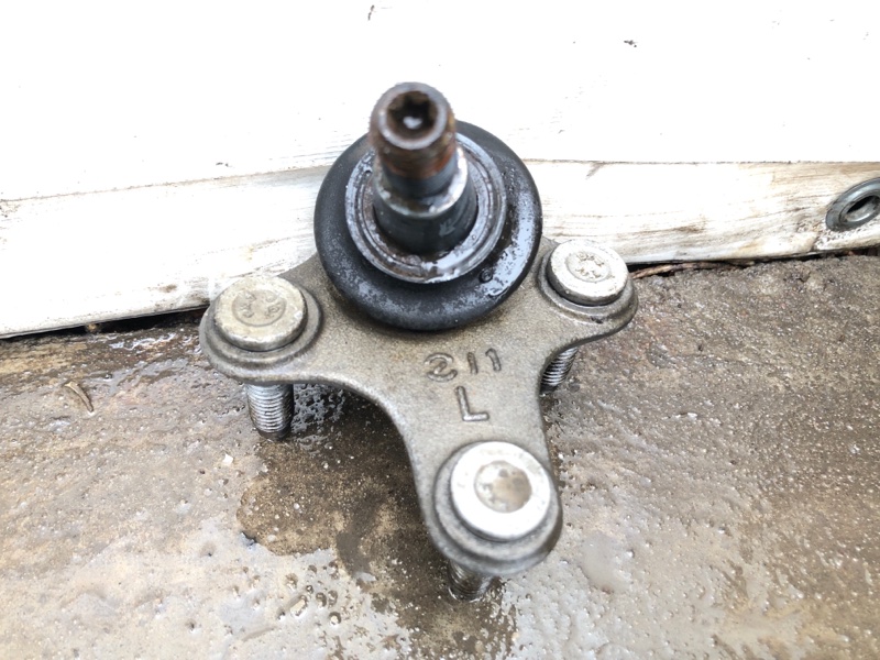 Шаровая опора передняя левая VOLKSWAGEN PASSAT B7 11-15 2012 CBTA 2.5L 1K0 407 365 C Б/У