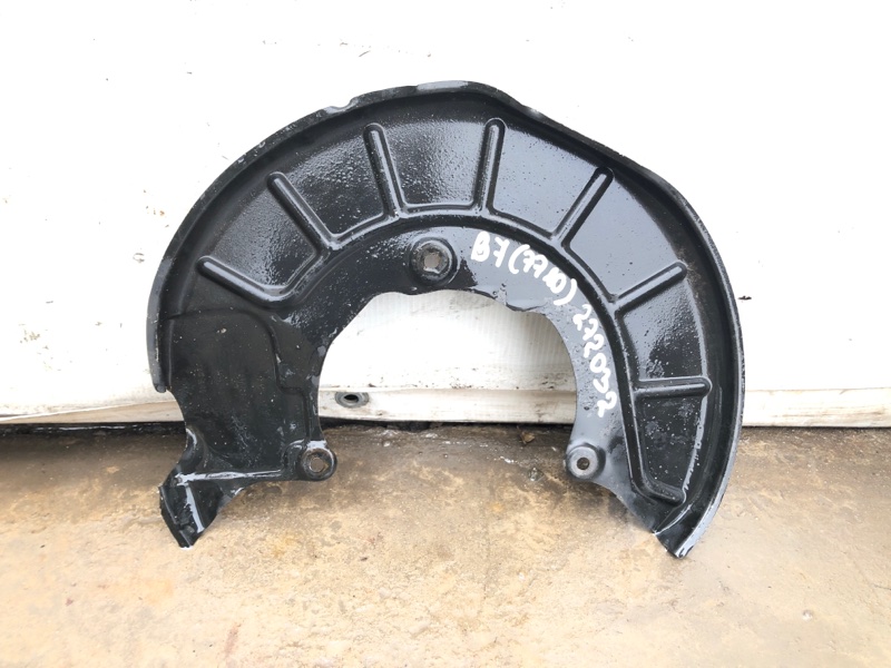 Защита тормозного диска передняя левая VOLKSWAGEN PASSAT B7 11-15 2012 CBTA 2.5L 1K0 615 311 F Б/У