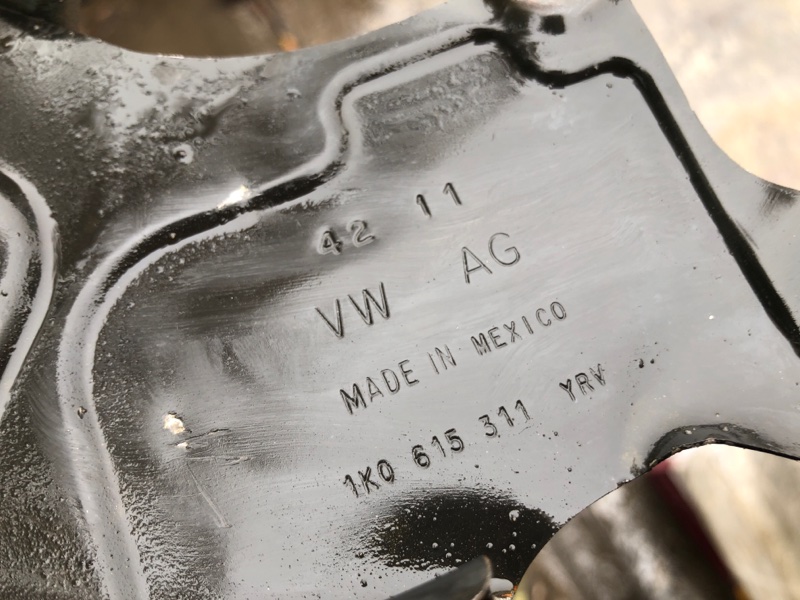 Защита тормозного диска передняя левая PASSAT B7 11-15 2012 CBTA 2.5L