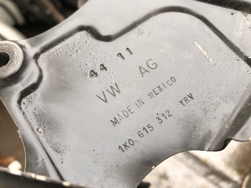 Защита тормозного диска передняя правая VOLKSWAGEN PASSAT B7 11-15 CBTA 2.5L