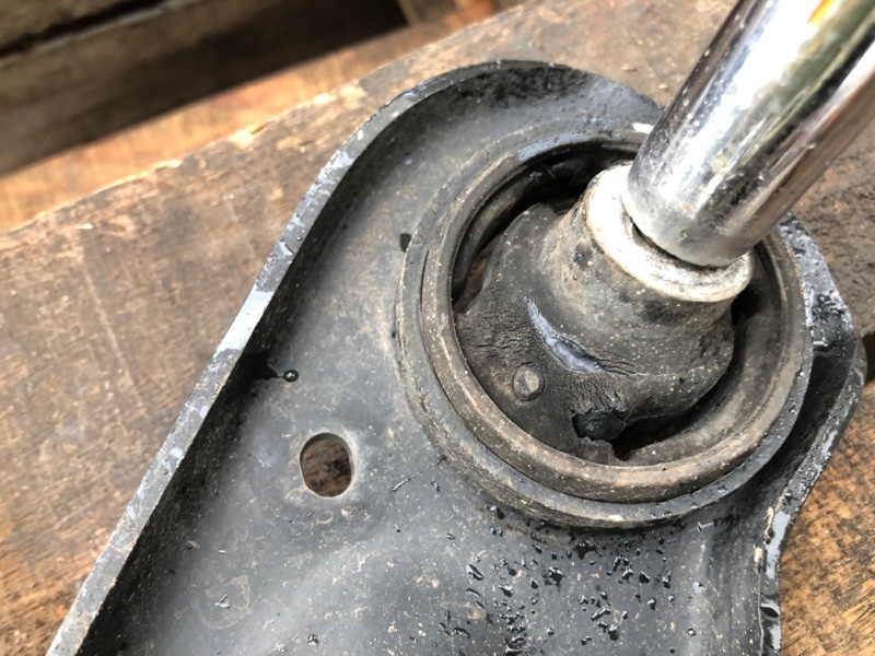 Рычаг передней подвески нижний правый PASSAT B7 11-15 2012 CBTA 2.5L Рычаг передней подвески нижний правый PASSAT B7 11-15 2012 CBTA 2.5L