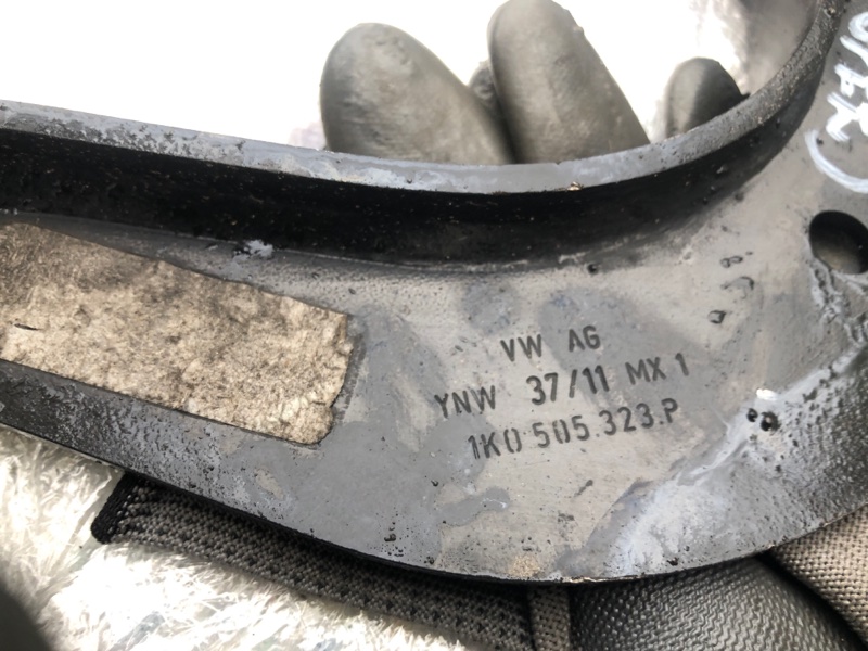 Рычаг задней подвески поперечный верхний VOLKSWAGEN PASSAT B7 11-15 CBTA 2.5L