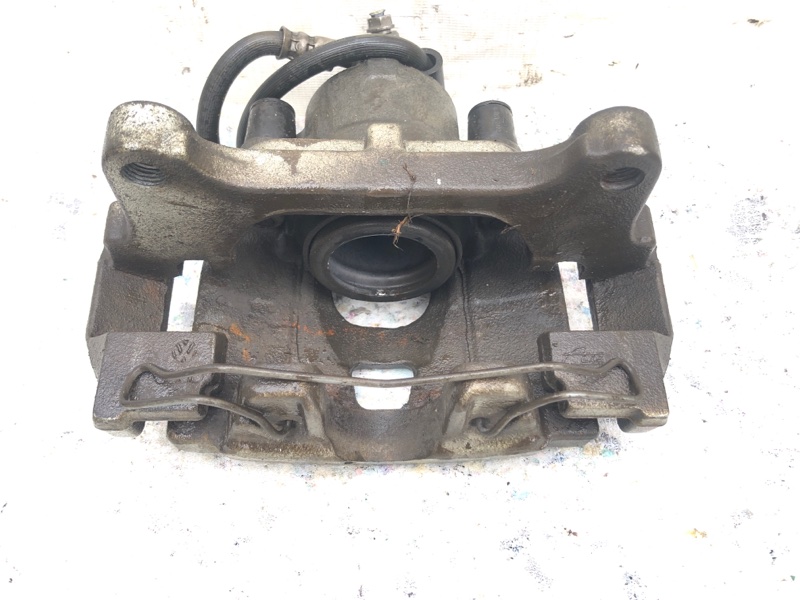 Суппорт тормозной передний левый PASSAT B7 11-15 2012 CBTA 2.5L