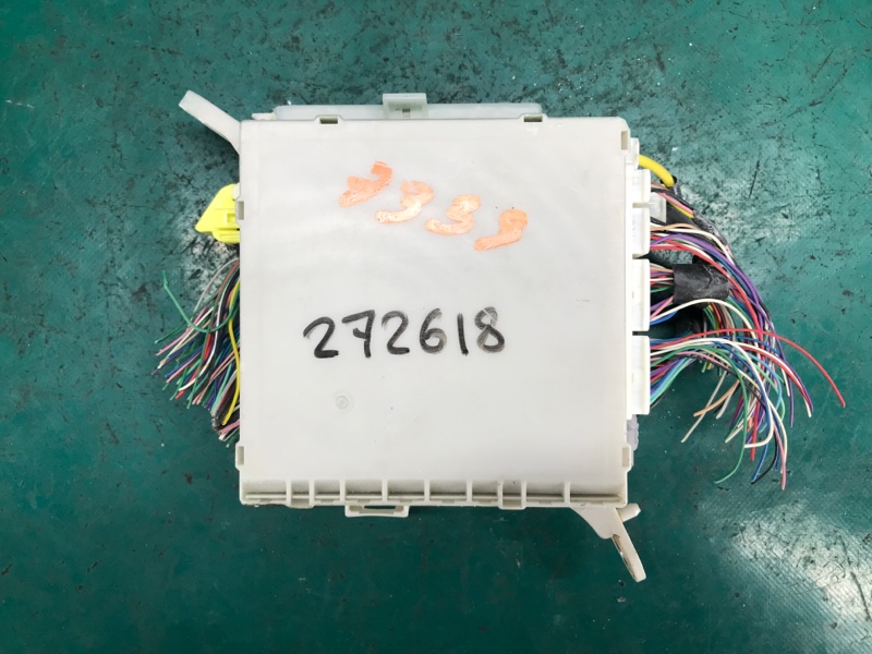 Блок предохранителей салон LS460 06-12 2011 USF40 4.6 Блок предохранителей салон LS460 06-12 2011 USF40 4.6