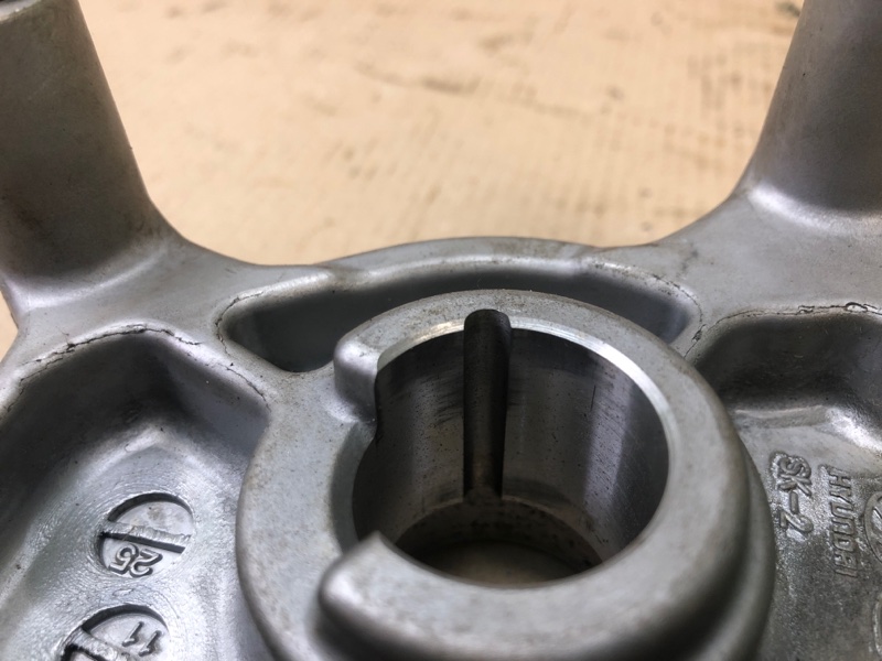 Кронштейн ТНВД SORENTO UM 14- 2015 UM 2.4 G4KJ