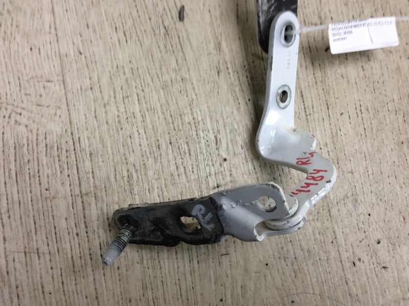 Петля крышки багажника PATHFINDER R52 12-21 2018 R52 3.5 VQ35DD