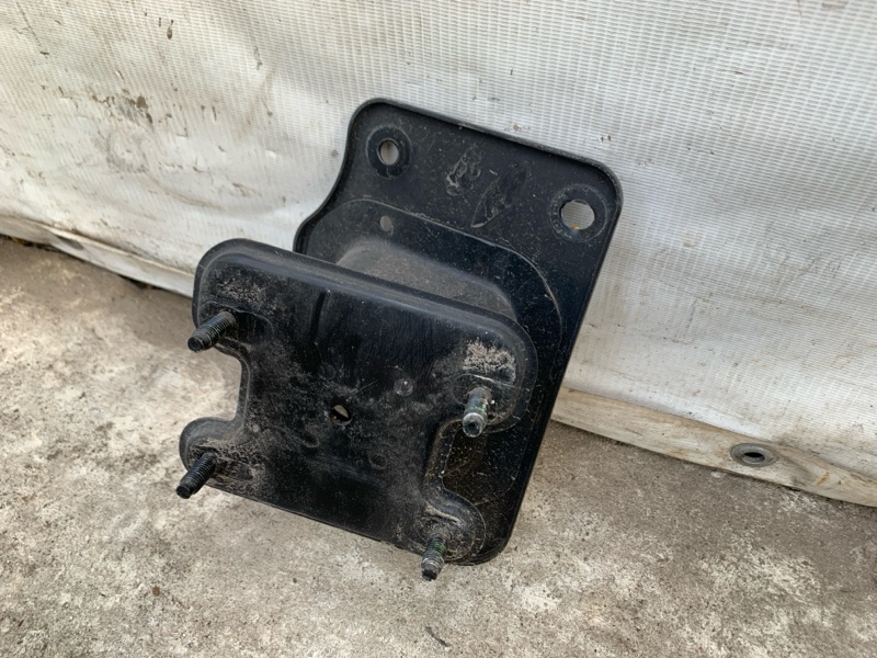 Кронштейн усилителя заднего бампера правый FX S50 03-08 2004 3.5 VQ35DE