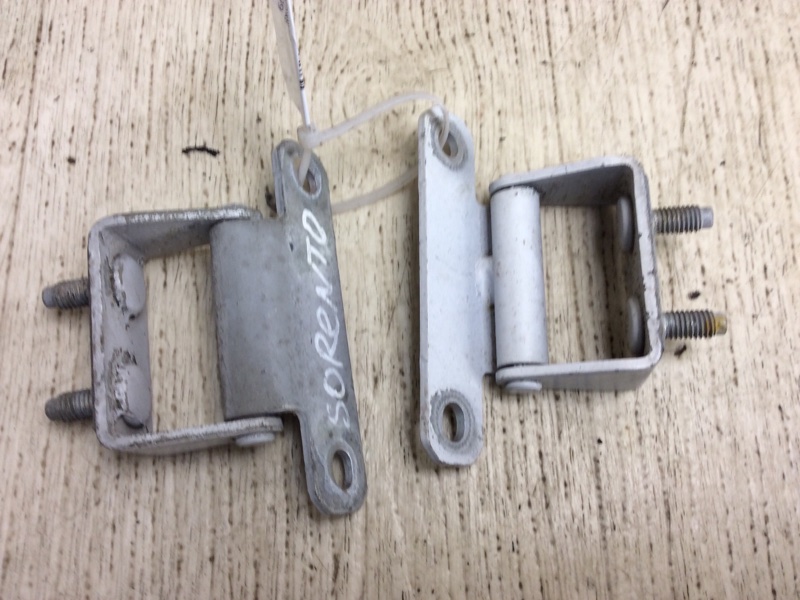 Петля крышки багажника KIA SORENTO XM 09-14 79710-2E000 Б/У