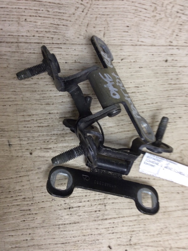 Петля крышки багажника JEEP PATRIOT 10-17 Петля крышки багажника JEEP PATRIOT 10-17