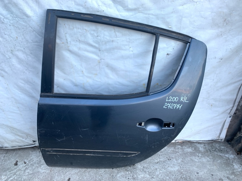 Дверь задняя левая L200 06-14
