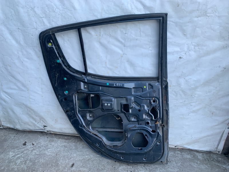 Дверь задняя левая L200 06-14