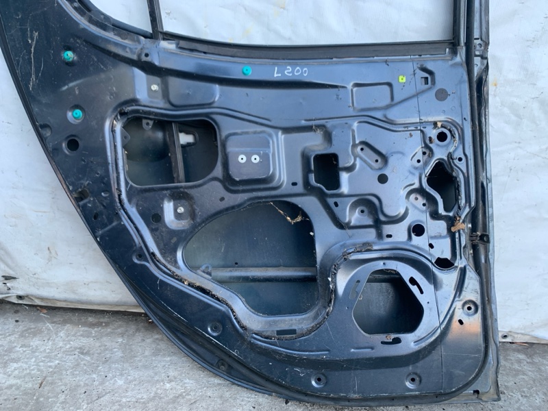 Дверь задняя левая L200 06-14